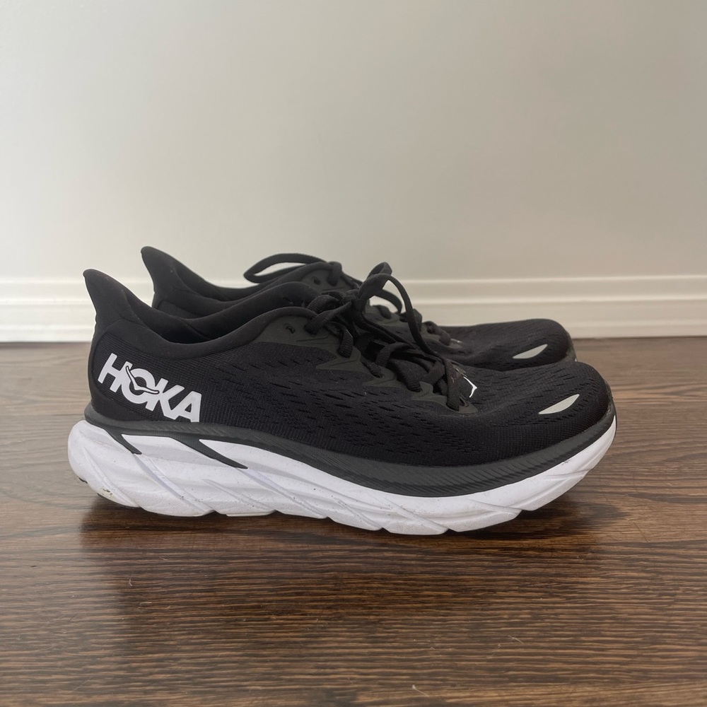 Size 7 Clifton 8 Hoka sneakers in black